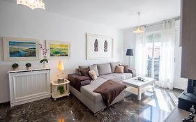 Luna Apartment